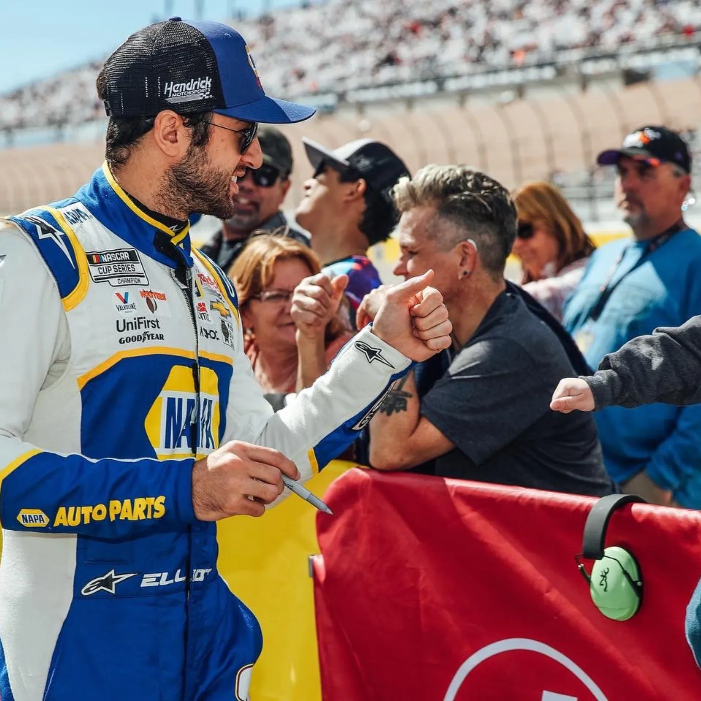 image_67dbcfd63a7d9 Fans' Hearts Melt as Chase Elliott Spends Time with Them at Las Vegas!