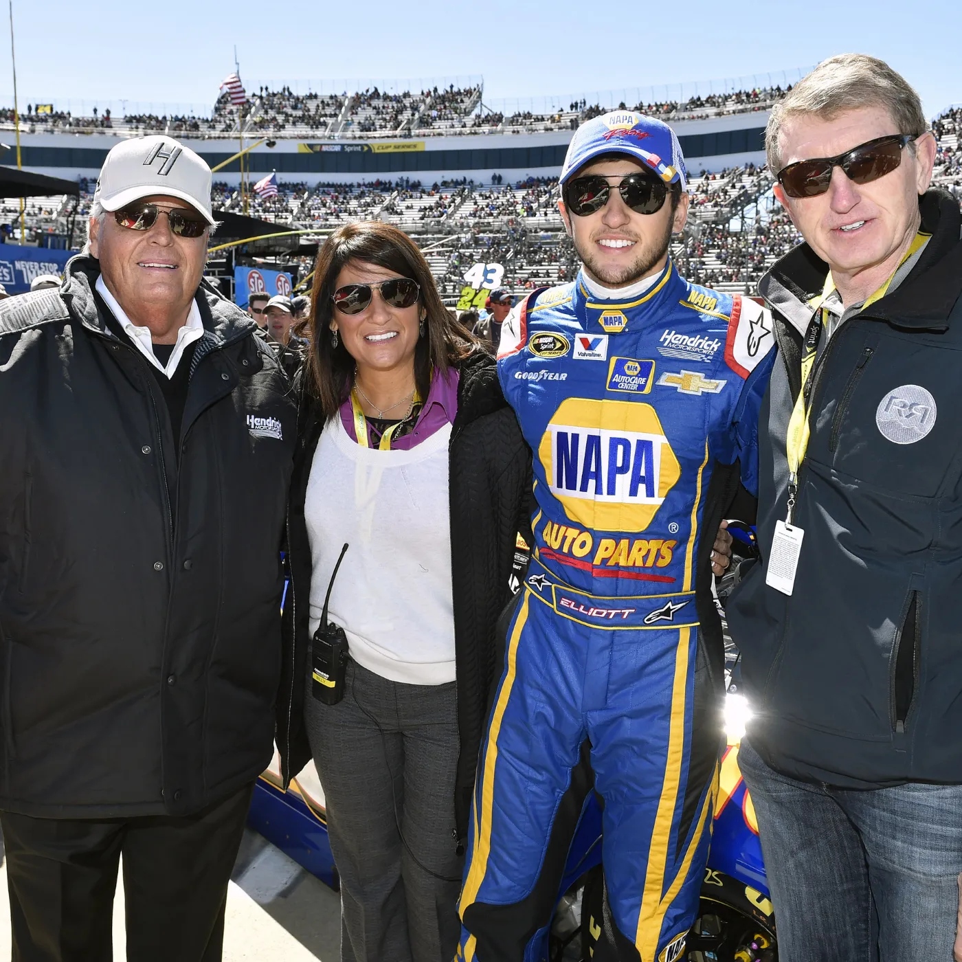 image_67de16a585822 Chase Elliott’s Greatest Fans? His Family’s Unwavering Support!