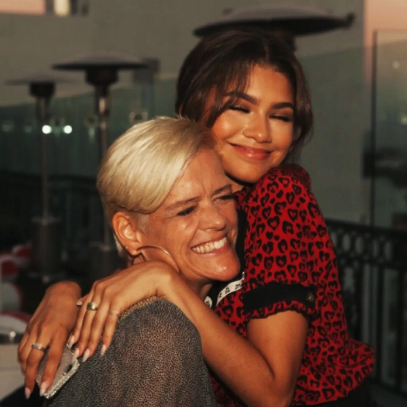 image_67e0439b09121 Zendaya’s Unseen Family Celebration for Claire Sparks Major Buzz