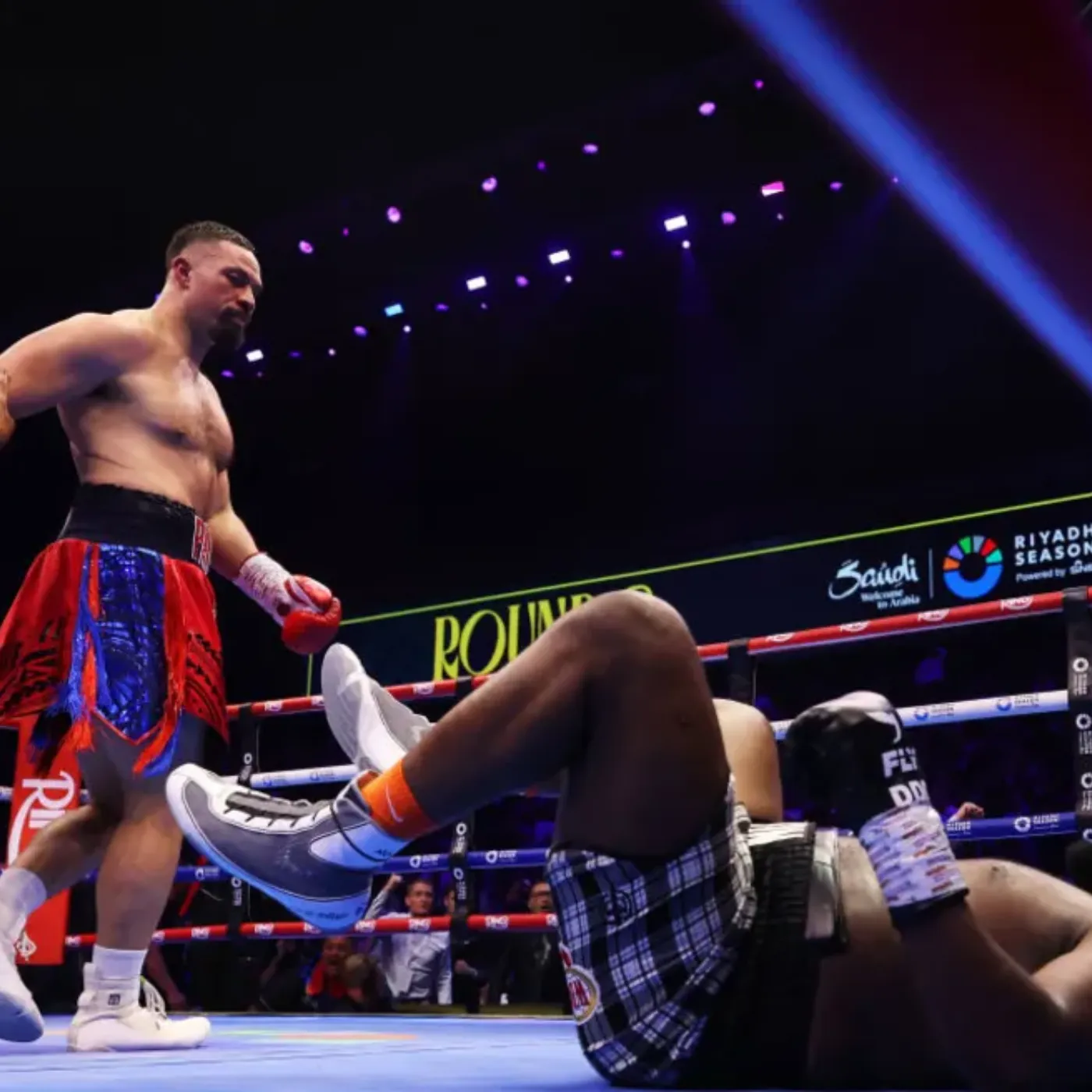 Usyk Arrives Late to Parker’s Match, Analyzes His Strategy and Performance Closely