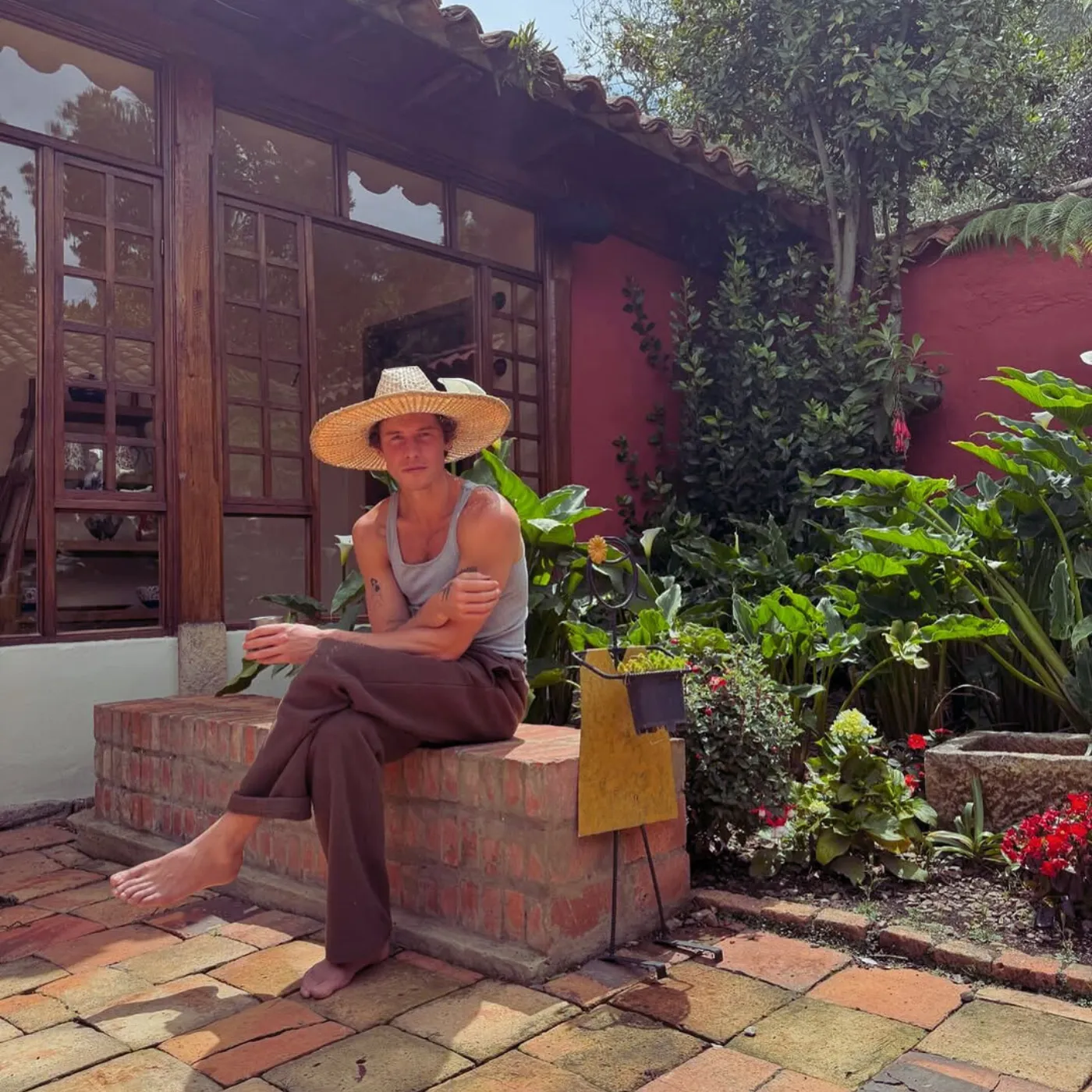 image_67e4c12d6a40e Fans Stunned as Shawn Mendes' Secret Boyfriend Appears in Colombia