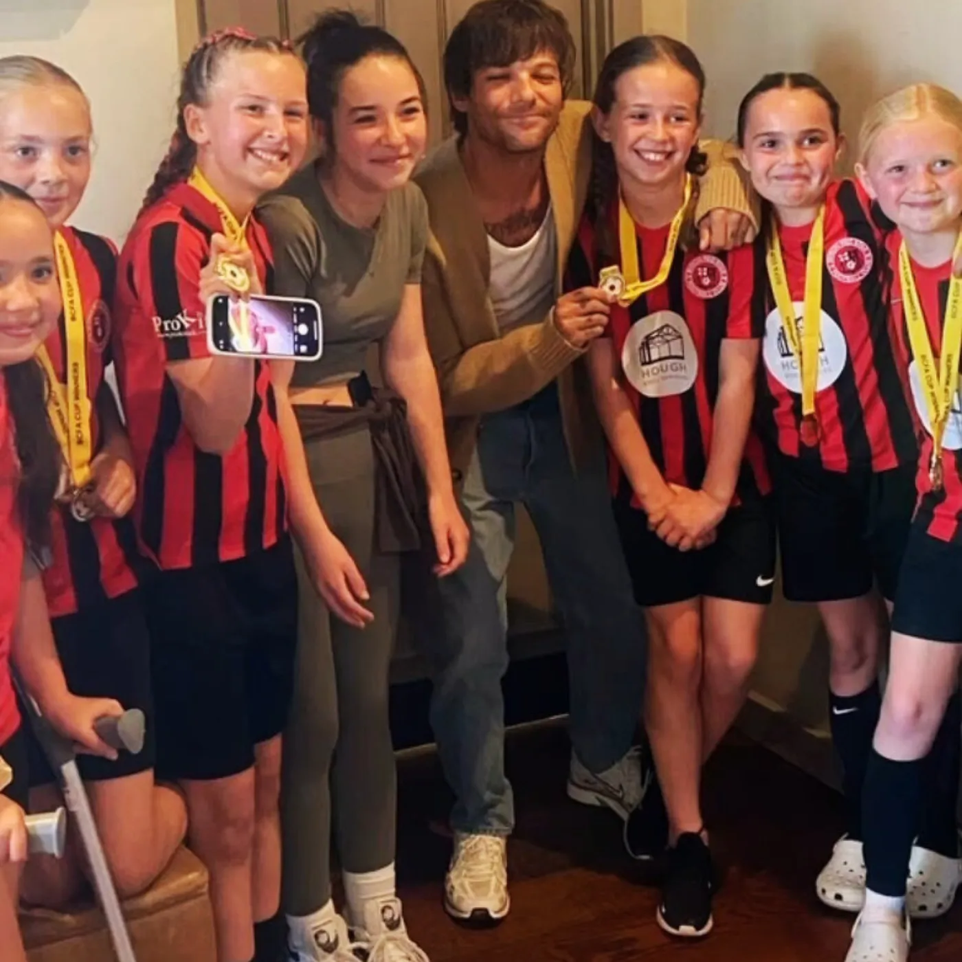 image_680fb14fae202 Louis Tomlinson Stuns Fans at BCFA Cup