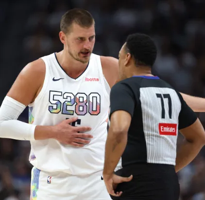 Nikola Jokić Hilariously Distracted by Family During Nuggets’ Game 5 Team Talk 19 Nikola Jokić Hilariously Distracted by Family During Nuggets’ Game 5 Team Talk