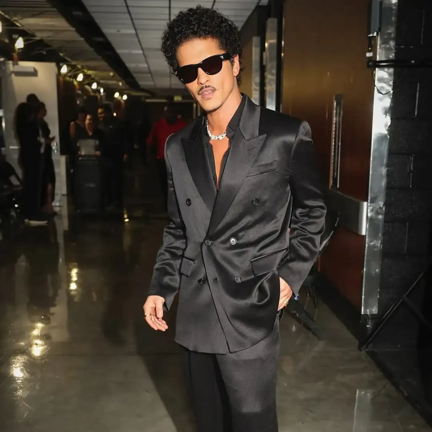 image_68134e274ad2d Ed Sheeran’s Viral Photo With Bruno Mars Has Everyone Shook