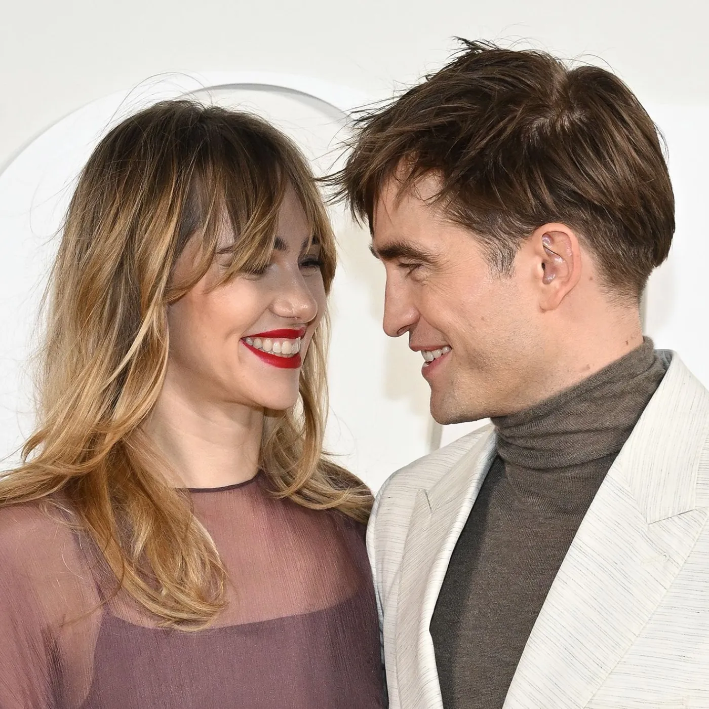 image_6813585d0a8e4 Suki Waterhouse's Epic Prank on Robert Pattinson Sparks a Social Media Storm