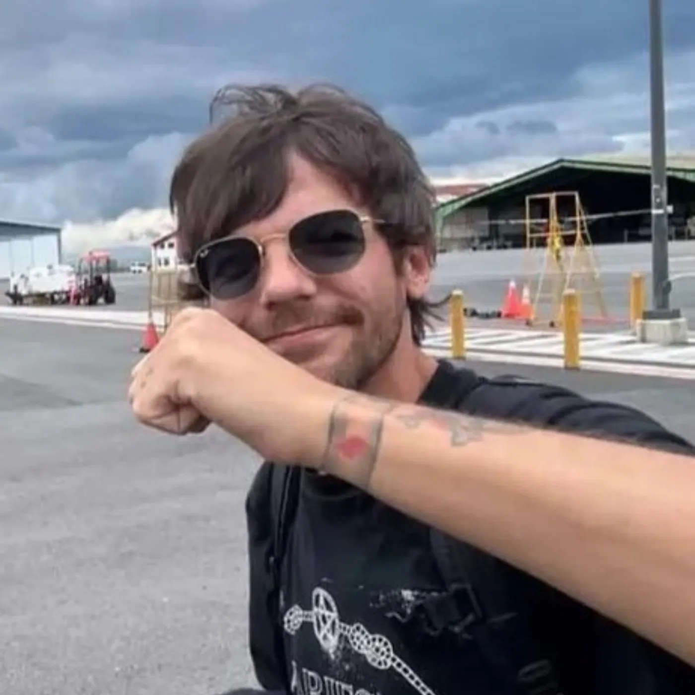 image_681394d7e3214 Fans Go Wild as Louis Tomlinson Enjoys Costa Rican Getaway