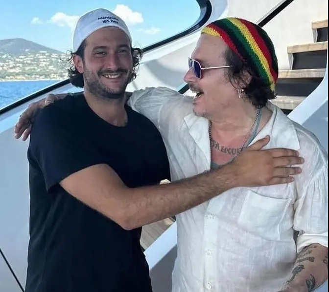 image_681858095fdb6 Johnny Depp, with his free-spirited appearance and close-knit group of male friends in St. Tropez, has piqued the curiosity of fans