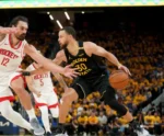 Stephen Curry Turns Game 7 into a Skill Showcase with a Miraculous Reverse Layup, Helping the Warriors Defeat the Rockets 1 Stephen Curry Turns Game 7 into a Skill Showcase with a Miraculous Reverse Layup, Helping the Warriors Defeat the Rockets