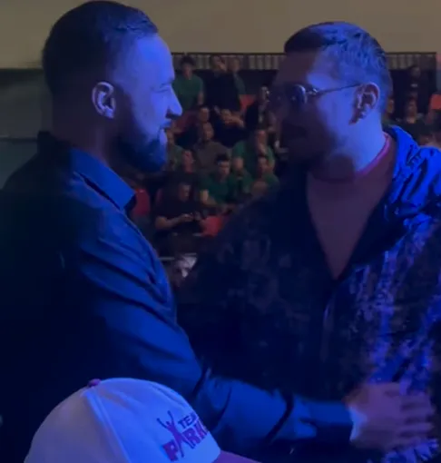 image_6819792048909 Joseph Parker shared a moment of deep respect for Oleksandr Usyk amidst the enthusiastic crowd