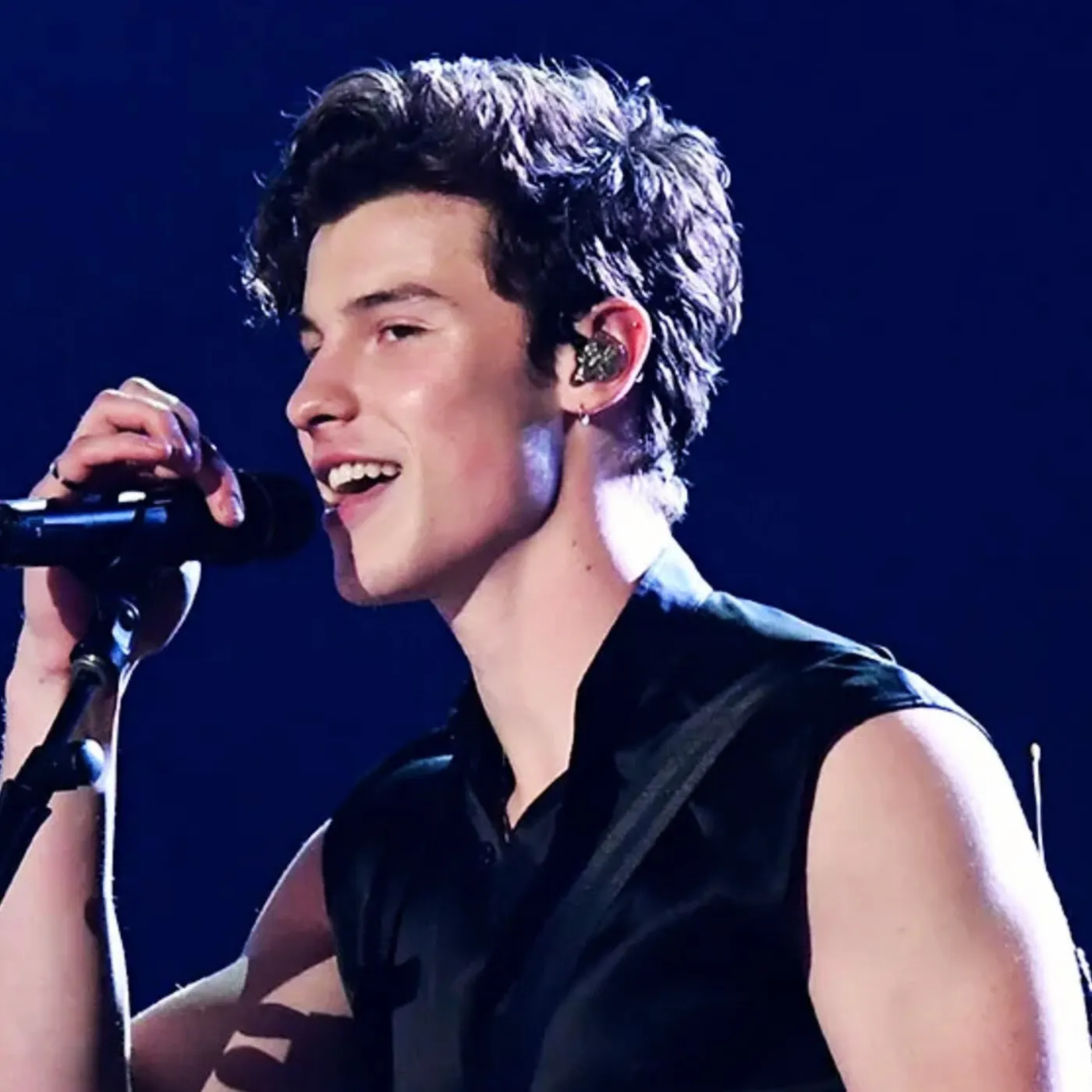 Shawn Mendes’ Mysterious Gifts Leave Fans Stunned and Wondering What’s Really Going On