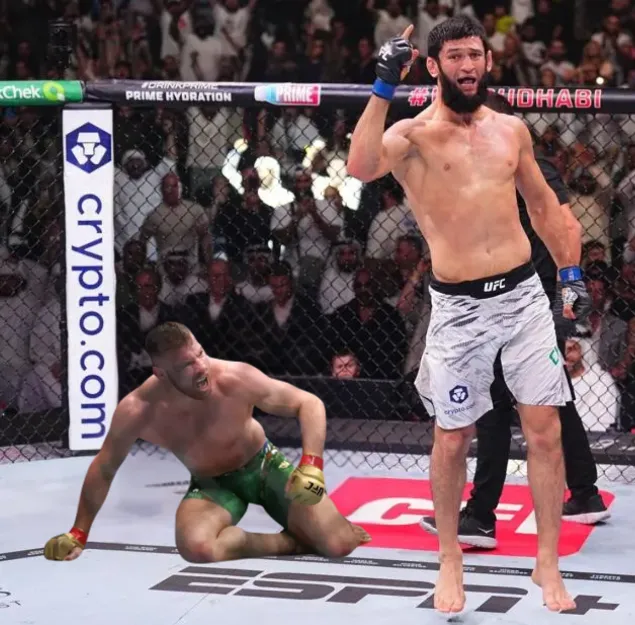 Khamzat Chimaev responds to Dricus Du Plessis: 'They Are Preparing for War, I Am Ready to Finish' – Will the Fight Explode? 19 Khamzat Chimaev responds to Dricus Du Plessis: 'They Are Preparing for War, I Am Ready to Finish' – Will the Fight Explode?