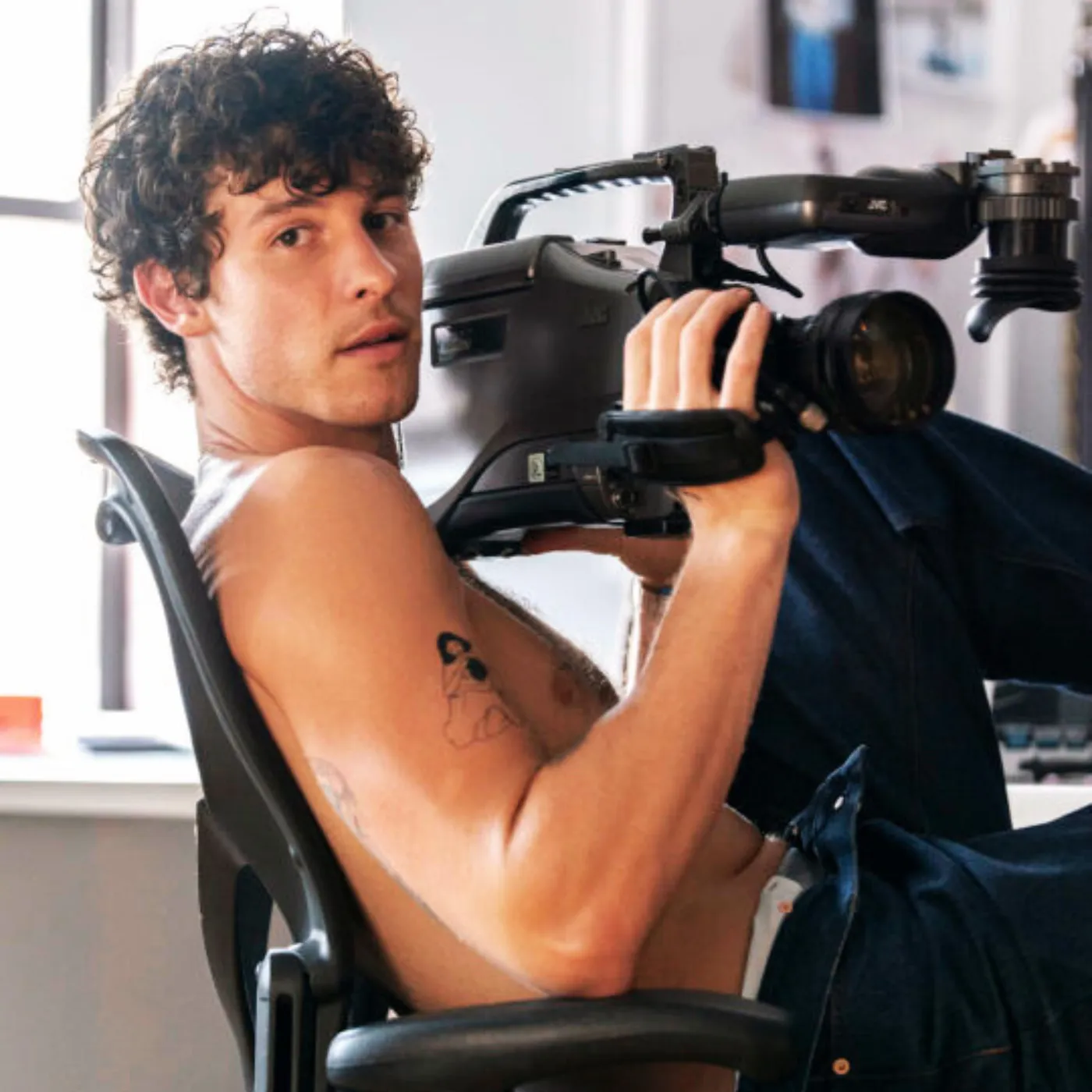 image_681995bbc1f40 Shawn Mendes Shocks Fans with Unbelievable Album Art Choice