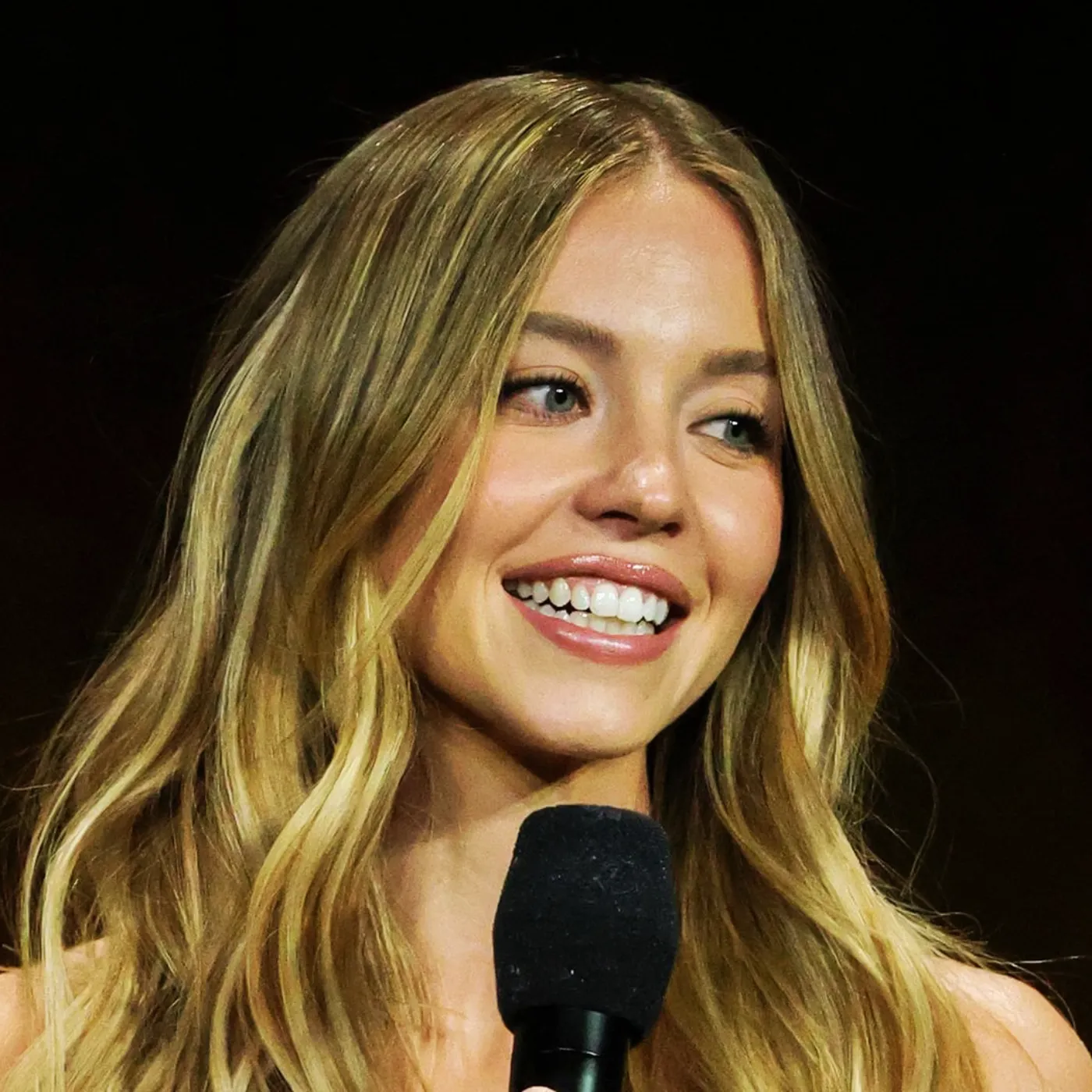 image_681b0dc227221 Sydney Sweeney's Heart Sparks Fly A Dreamy What-If With Patrick Schwarzenegger