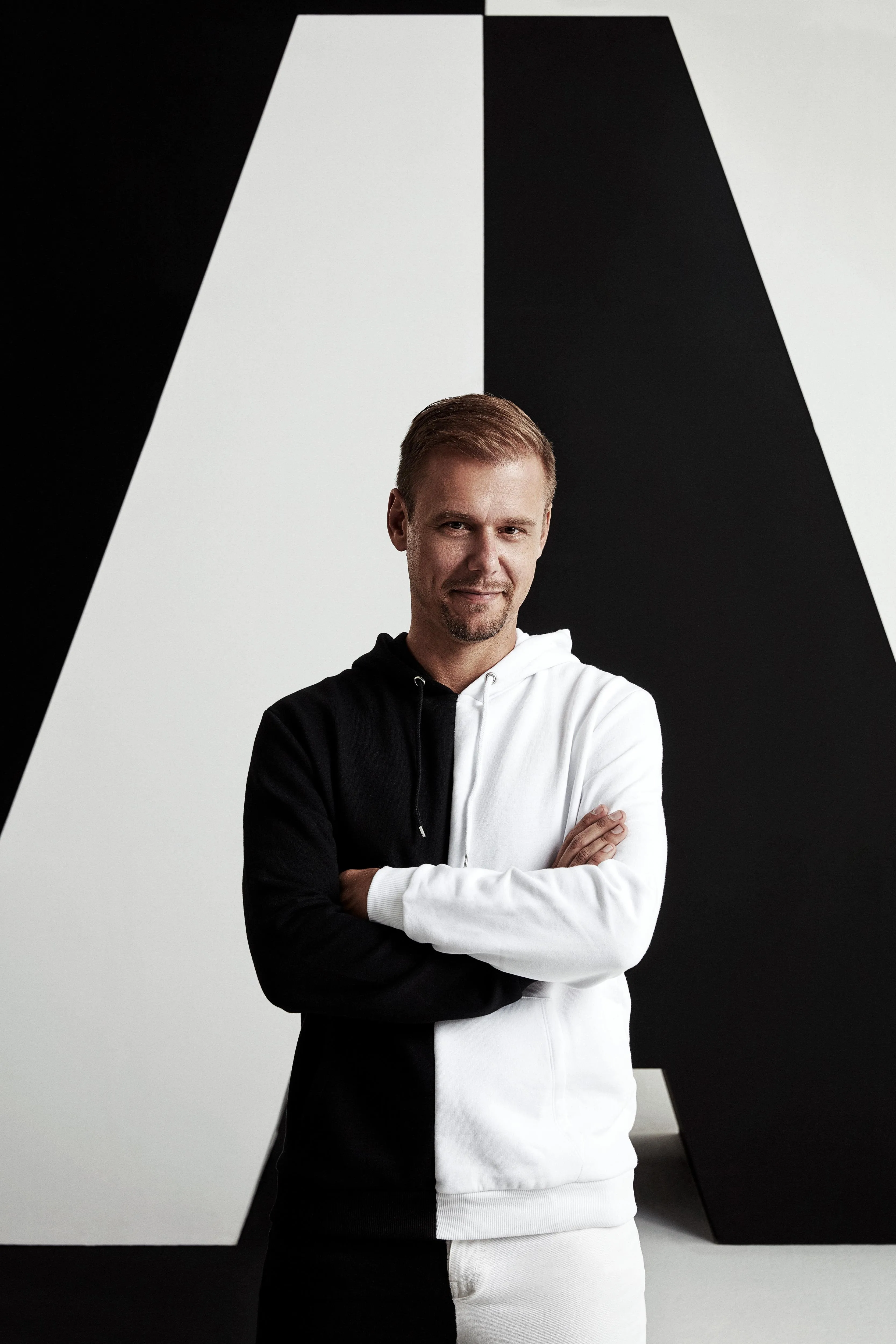 image_681c2c1c3f7b5 Caught in the Moment: Armin van Buuren’s Surprising Off-Stage Passion Revealed!
