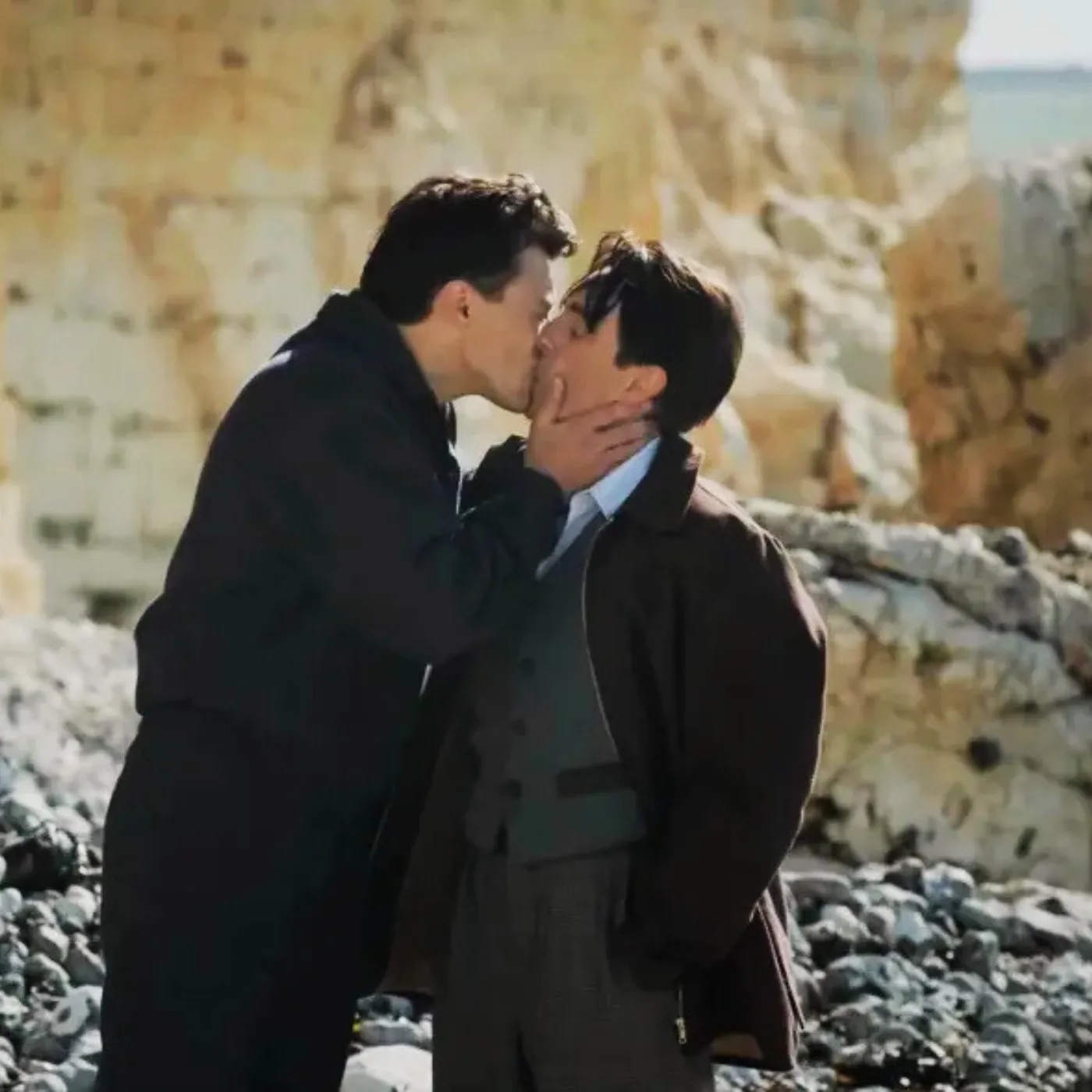 image_681c30f06ea69 The Kiss Heard Around the World as Harry Styles Redefines Celebrity Affection