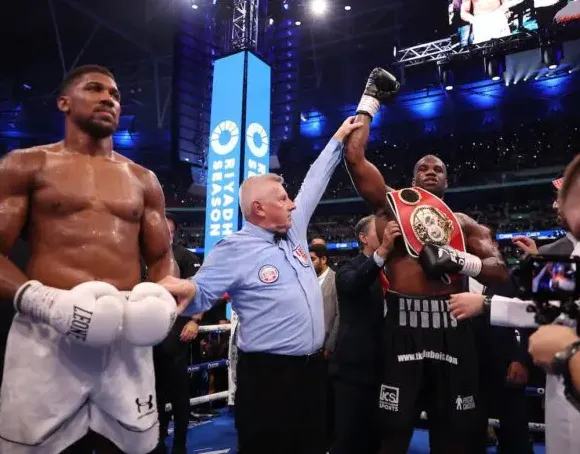 Anthony Joshua Couldn't Keep His Cool When Mentioning Usyk-Dubois: Is It Related to His Past Loss?