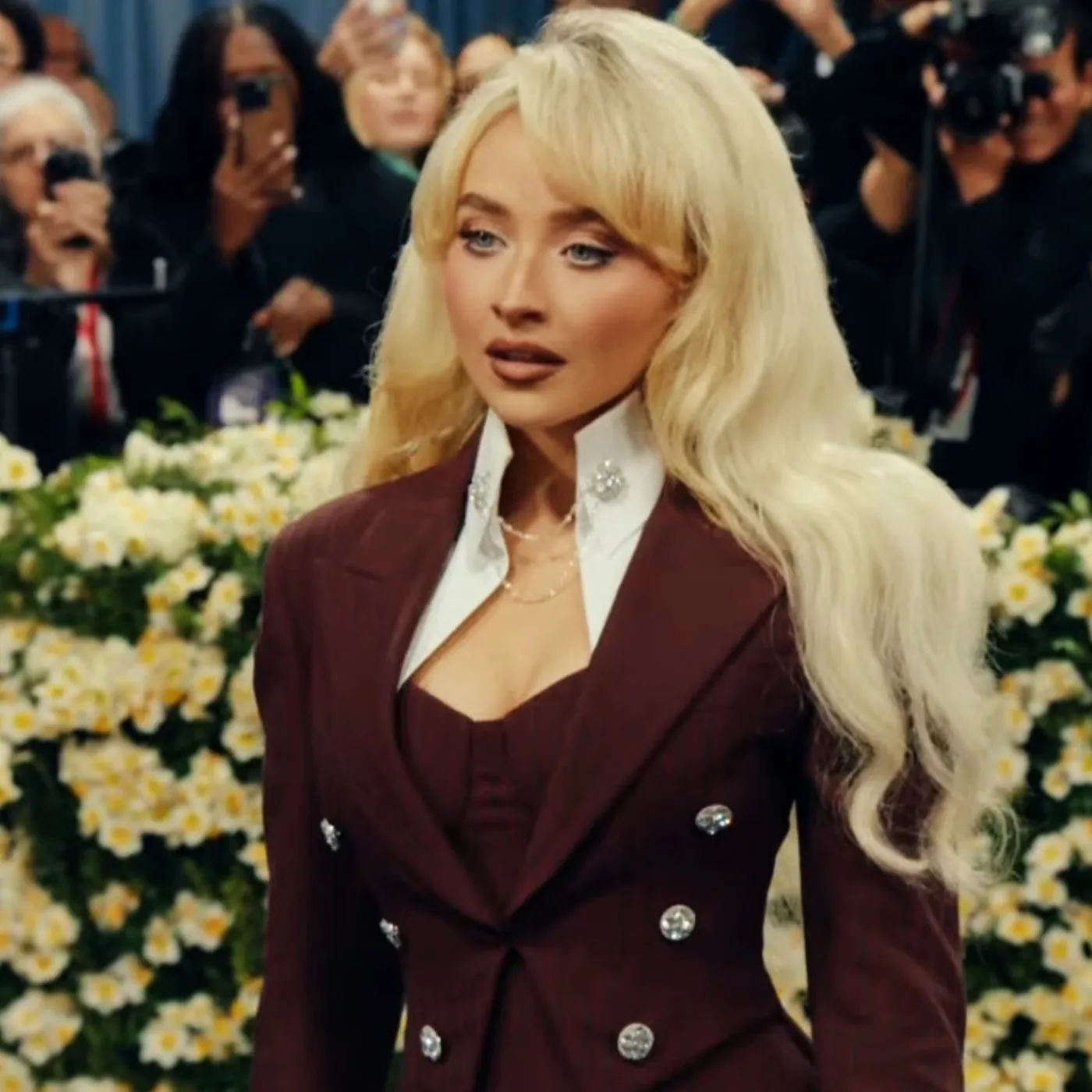 image_681c6323305c1 Sabrina Carpenter’s Behind-the-Scenes Pic with Jenna Ortega Ignites a Social Media Storm
