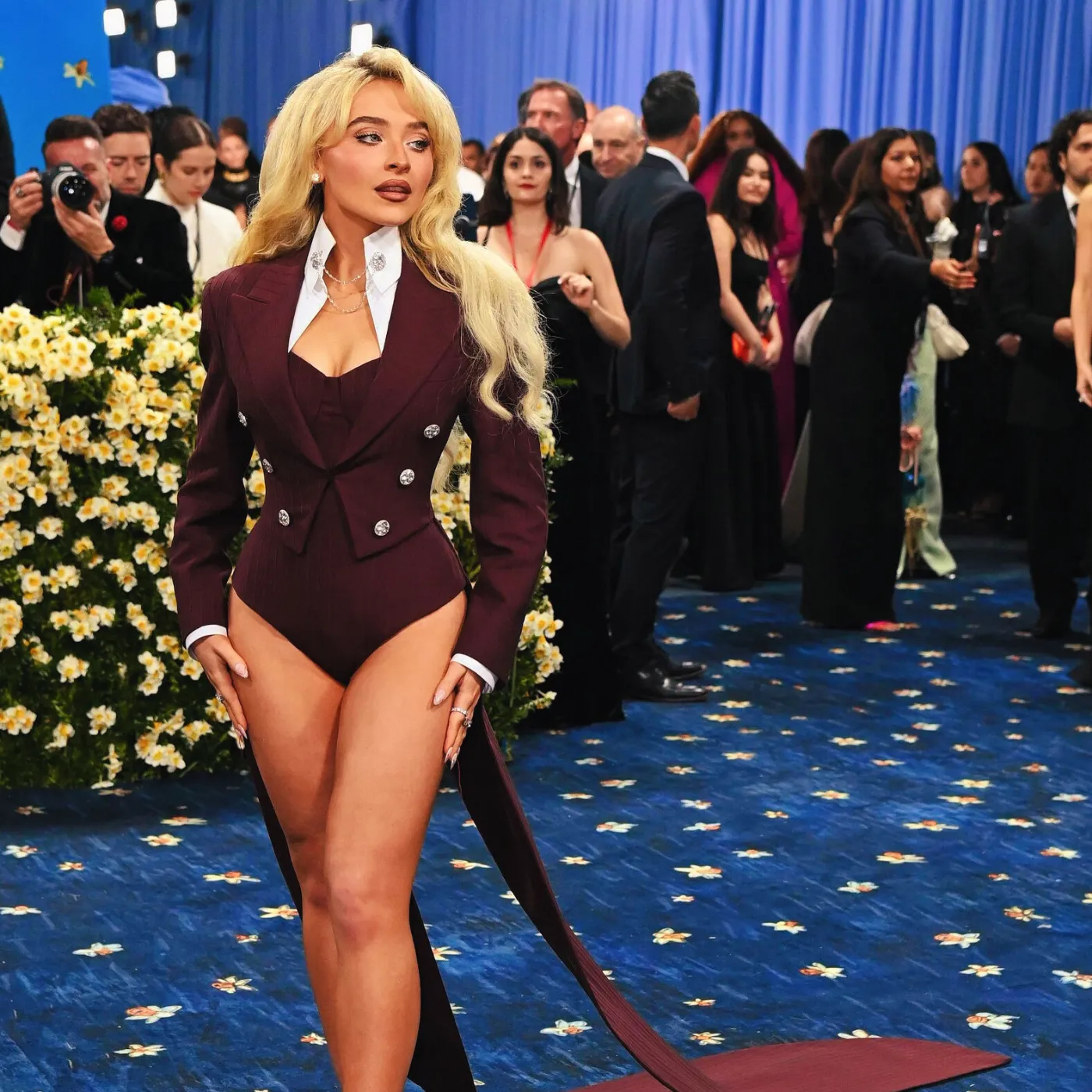 Usher Apologizes to Mr. Carpenter Over Sabrina Carpenter’s Viral Cherry Moment