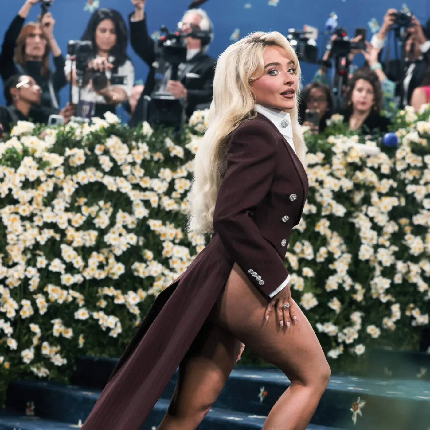 image_681ed8c4c2895 Sabrina Carpenter’s No-Pants Met Gala Slay Ignites Viral Debate