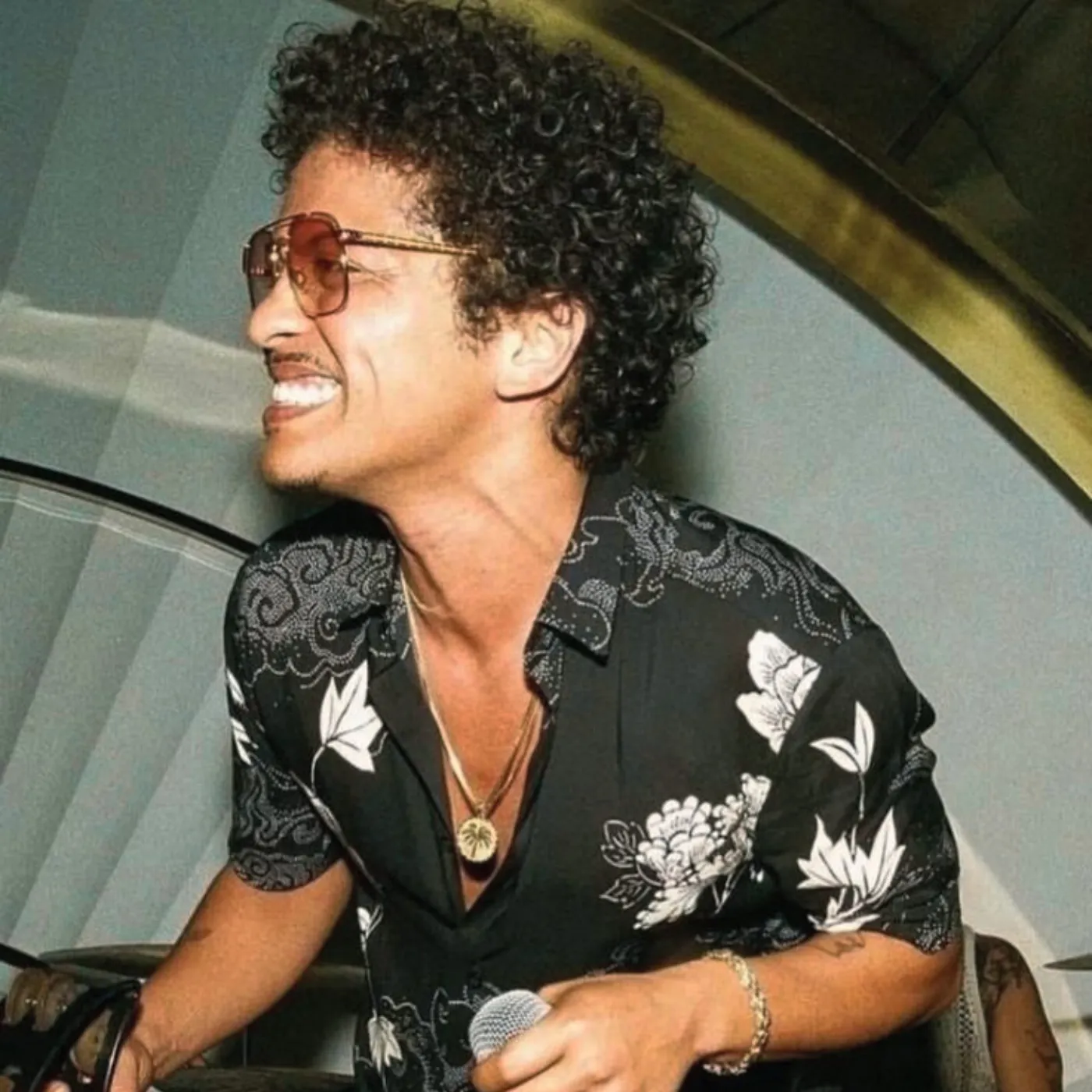 image_681f59c051cb7 Bruno Mars Shuts Down Phones and Sparks Internet Frenzy