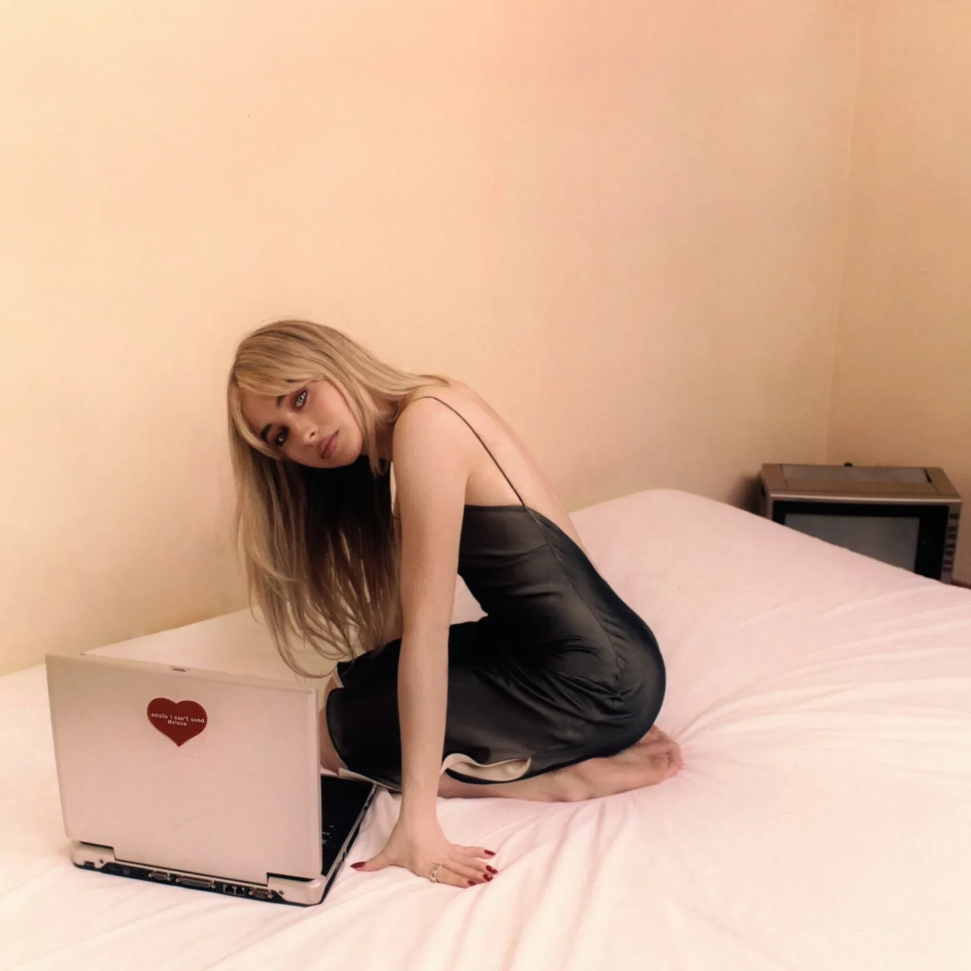 image_6821757137ea3 Sabrina Carpenter’s First Day at 26 Comes With a Shocking Request to Fans