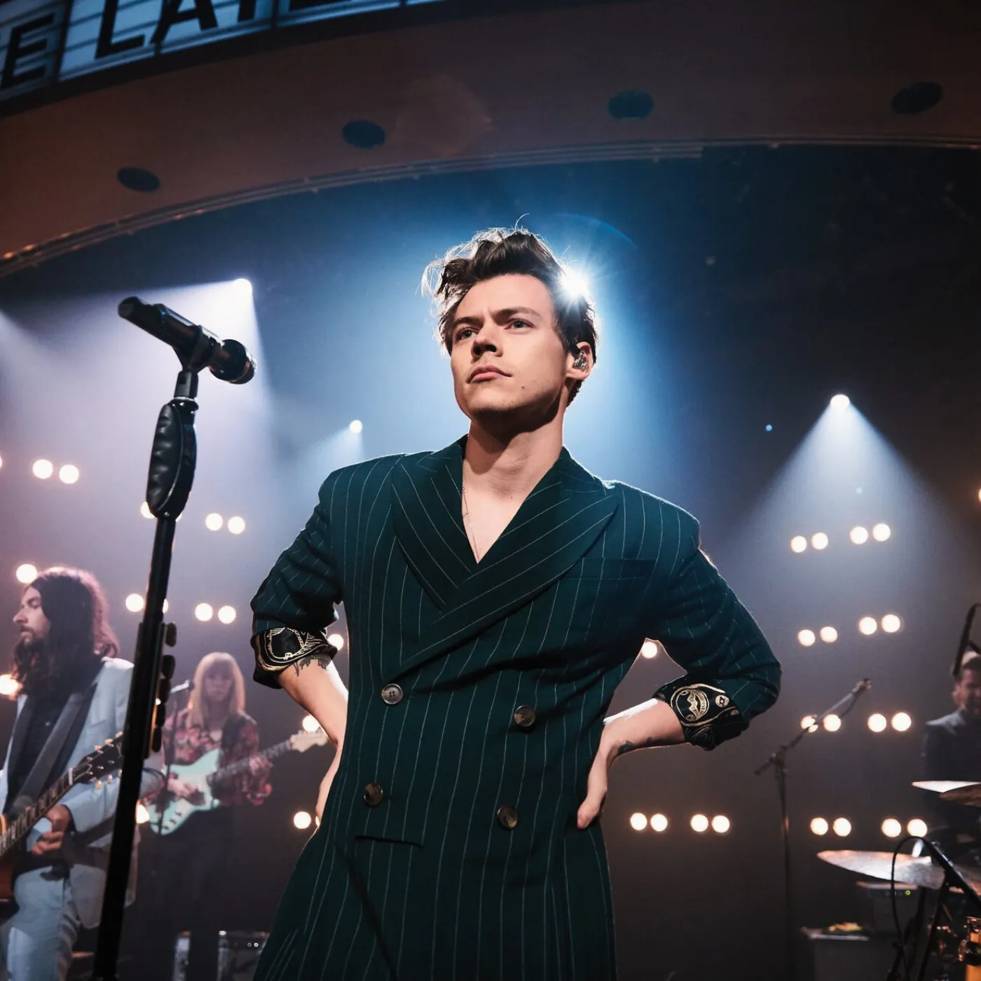 image_6822b9213da30 Harry Styles Honors the Past But Cuts Deep with a One Direction Member