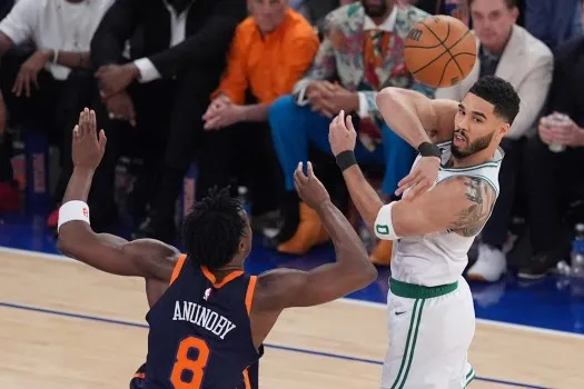 image_6822fea7417c1 Boston Celtics Face Gloomy Future as Jayson Tatum Injured – New York Knicks Accelerate with Defensive Strategy