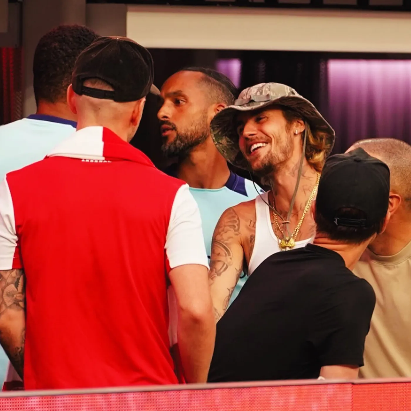image_6822ff3f38207 From Stage to Stadium, Justin Bieber's Wild Arsenal Obsession Shakes the Internet and Divides Fans