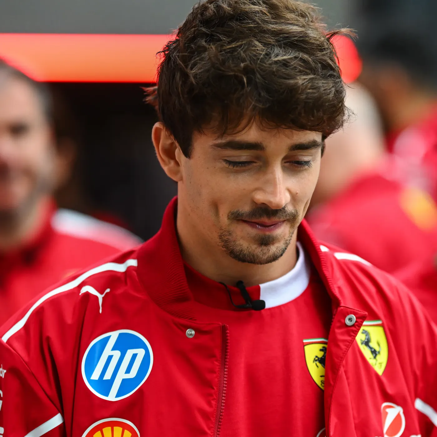 Unbelievable Strategy! Lewis Hamilton’s Masterstroke Leaves Charles Leclerc Stunned in Ferrari Clash