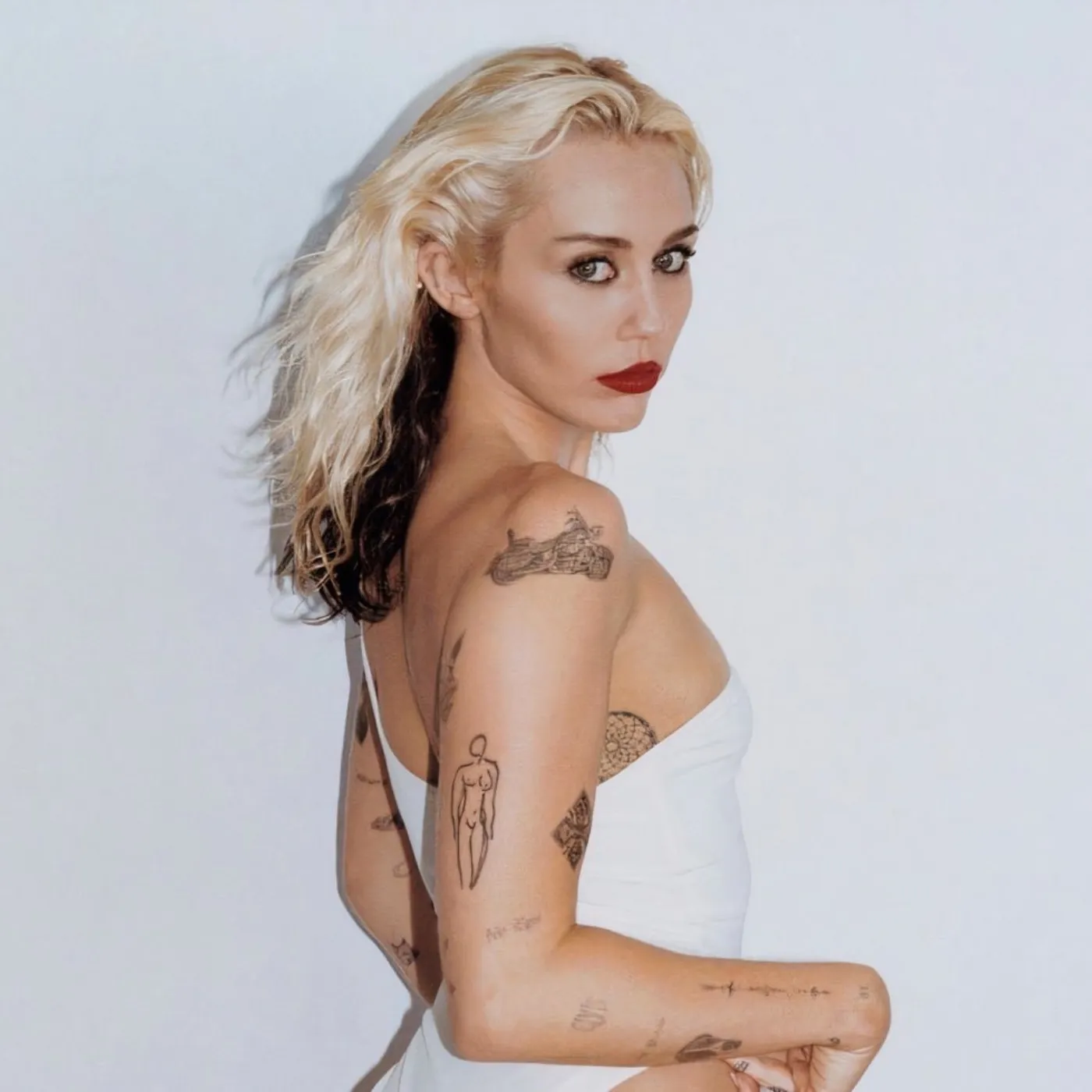 image_6826a7bf4a1b6 Miley Cyrus Reveals the Difference Being with Her Boyfriend’s Family and Her Own