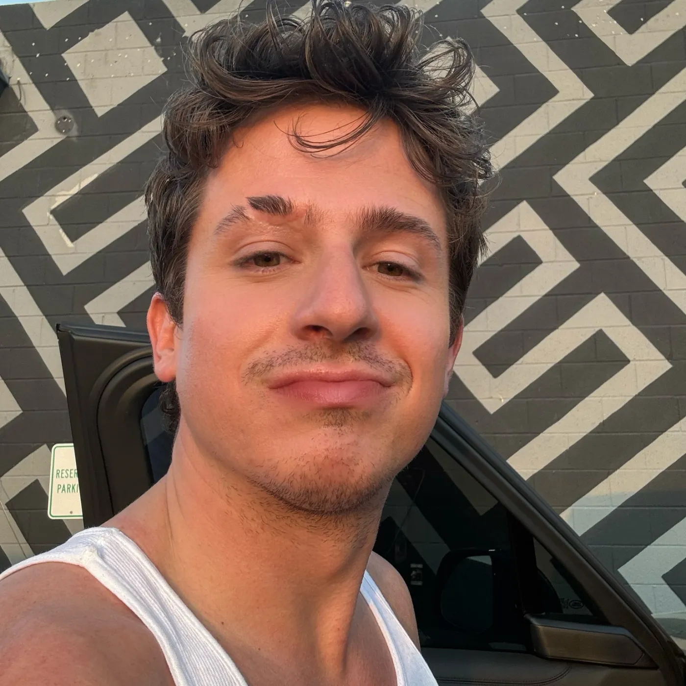 The Viral Selfie Everyone’s Buzzing About — Charlie Puth’s Unexpected New Style