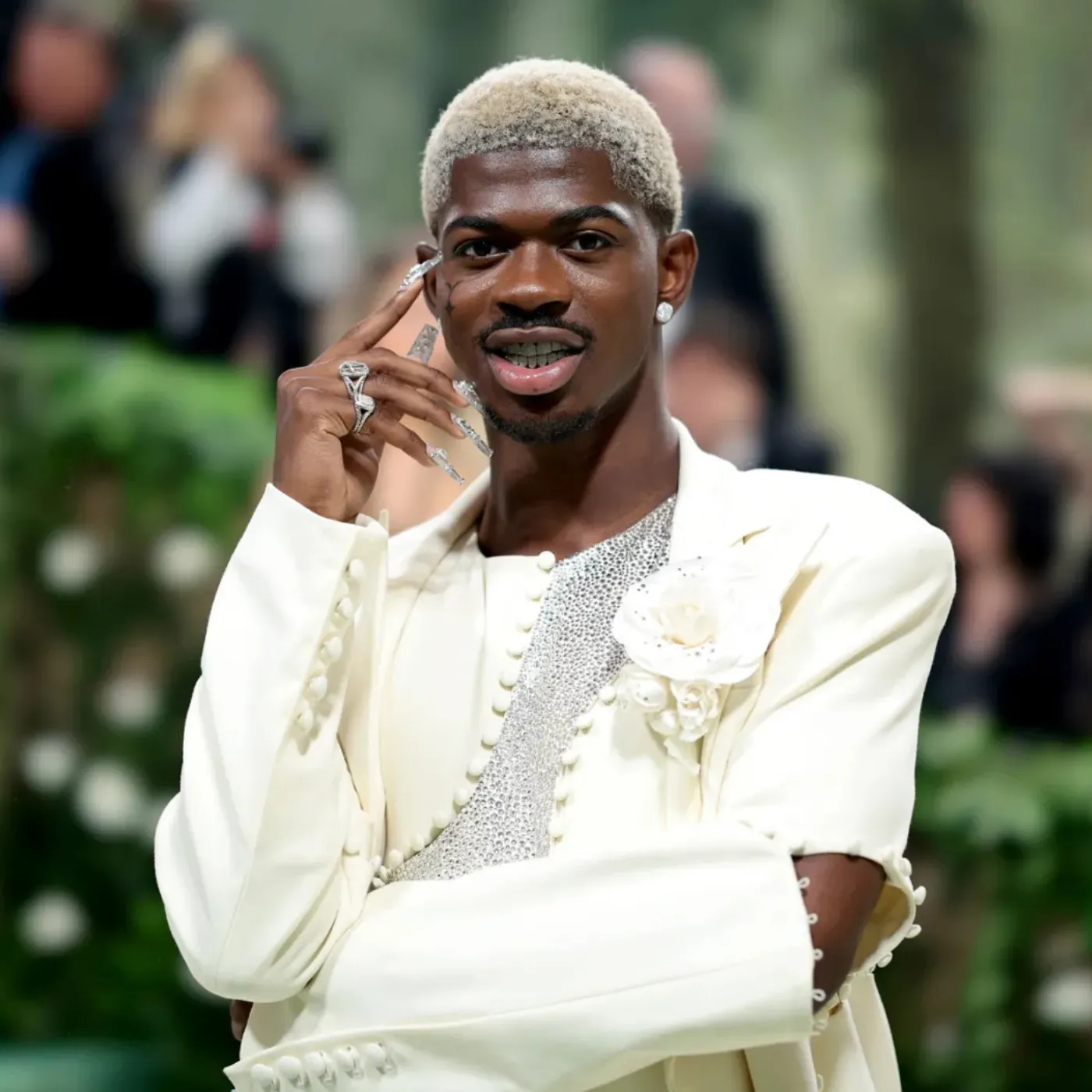 image_6827e6a9ca5e9 Victory on the Gram as Lil Nas X Walks Free from Lookalike Photo Battle