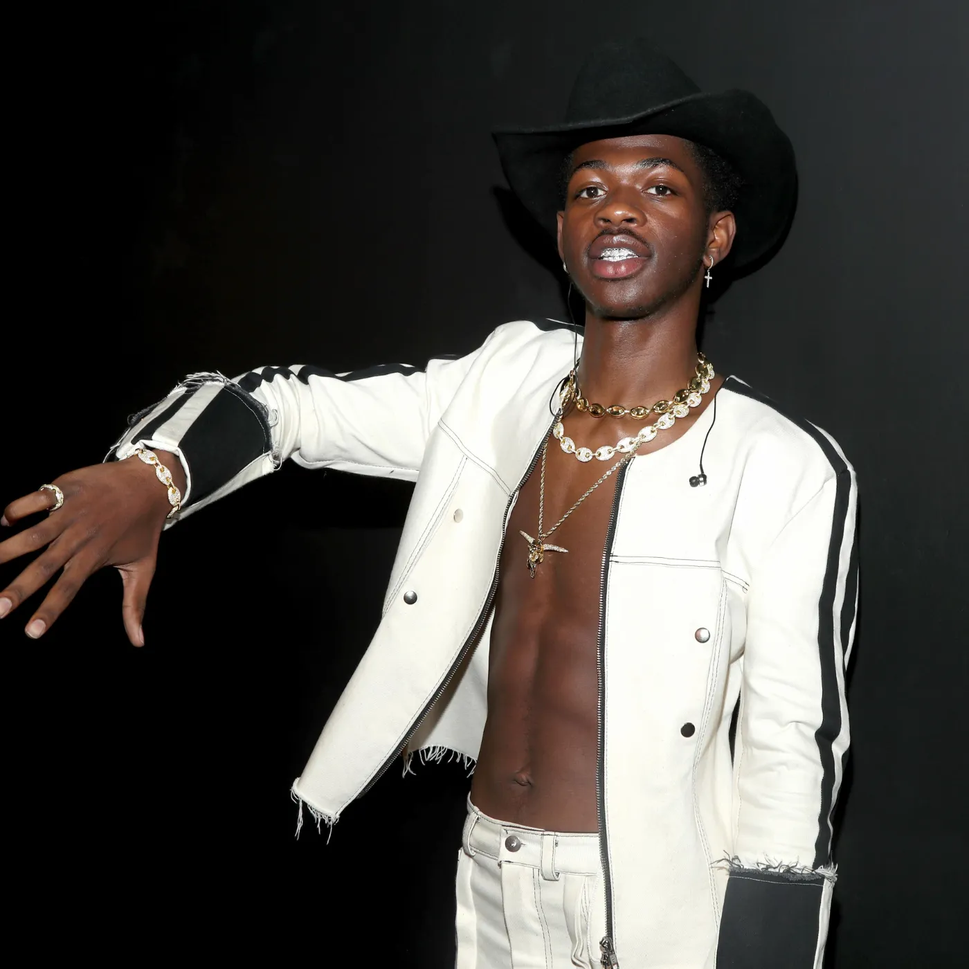 image_6827e6ab80829 Victory on the Gram as Lil Nas X Walks Free from Lookalike Photo Battle