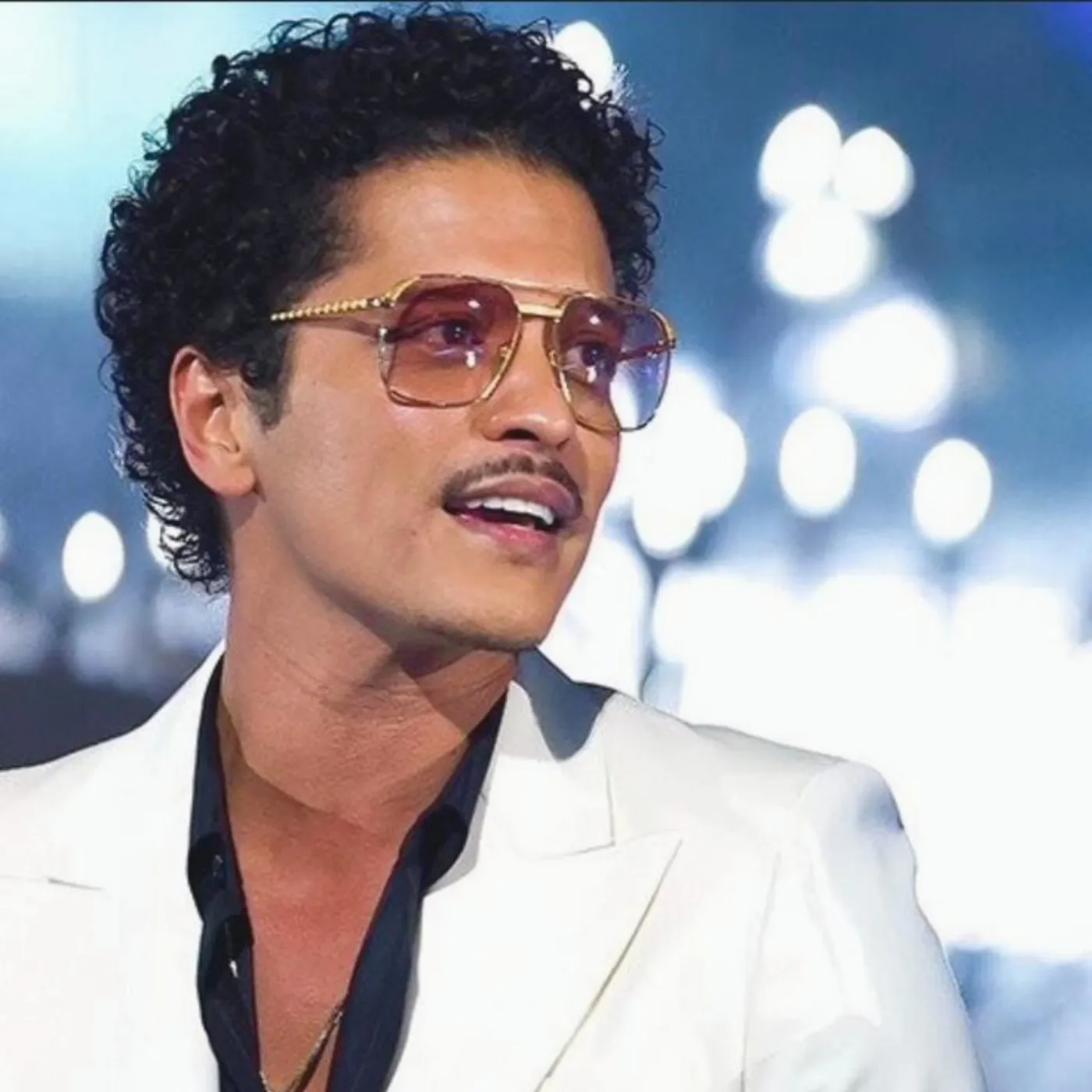 image_682ac66b73983 Bruno Mars Versus the Worlds Biggest Boy Band and He Comes Out on Top