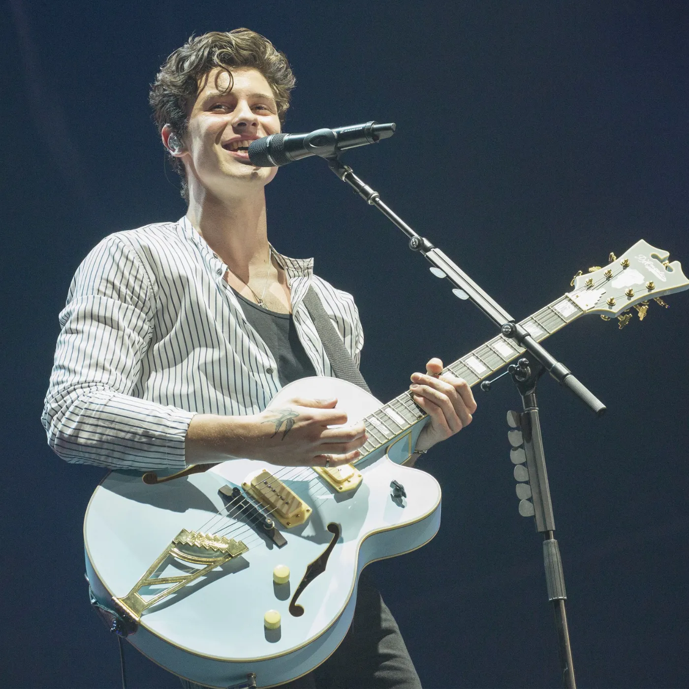 image_682bdec874a18 Shawn Mendes’ First Stage Nightmare That Helped Shape Him Into a Star