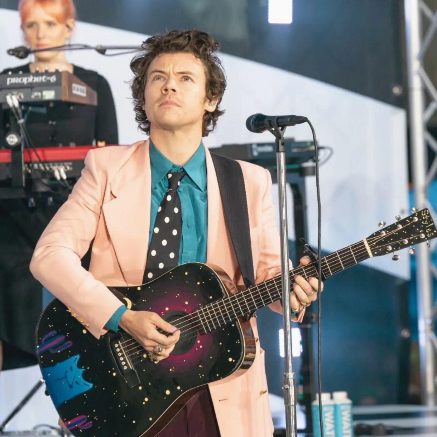 image_682bf7227040b They Snapped a Selfie with Harry Styles—Weeks Later, His DM Turned Their Timeline Into a Movie