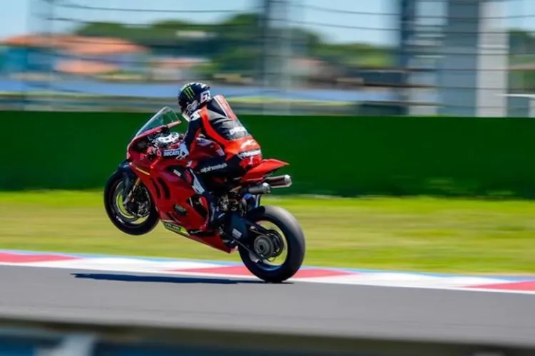 image_682bff244e5ea Pecco Bagnaia finds inspiration at Mugello: Enjoying speed with friends on the Panigale No synonyms found Look up ’Panigale’