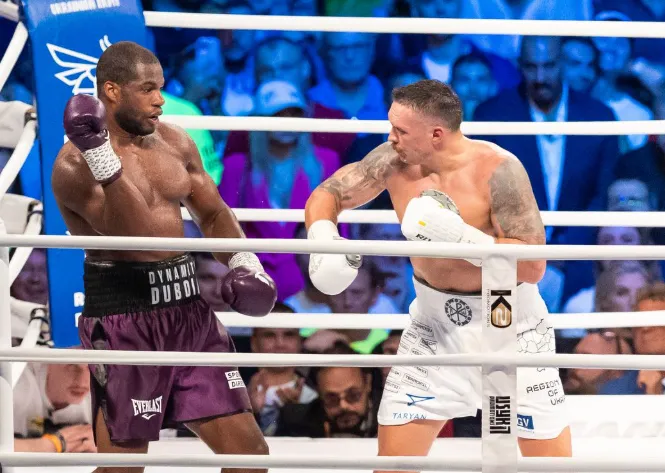 Oleksandr Usyk Mocks Daniel Dubois: The 'Funny Punch' from the Training Camp Goes Viral!