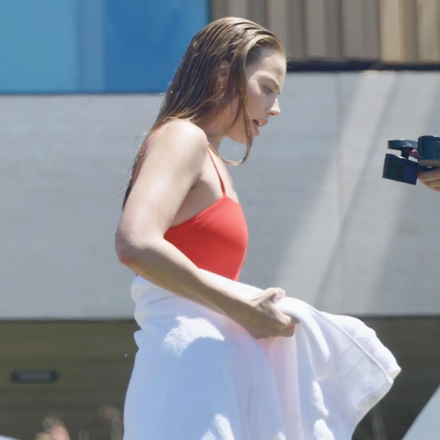 image_682d8119b4c0e Margot Robbie Lights Up Malibu with a Bold New Move That’s Turning Heads