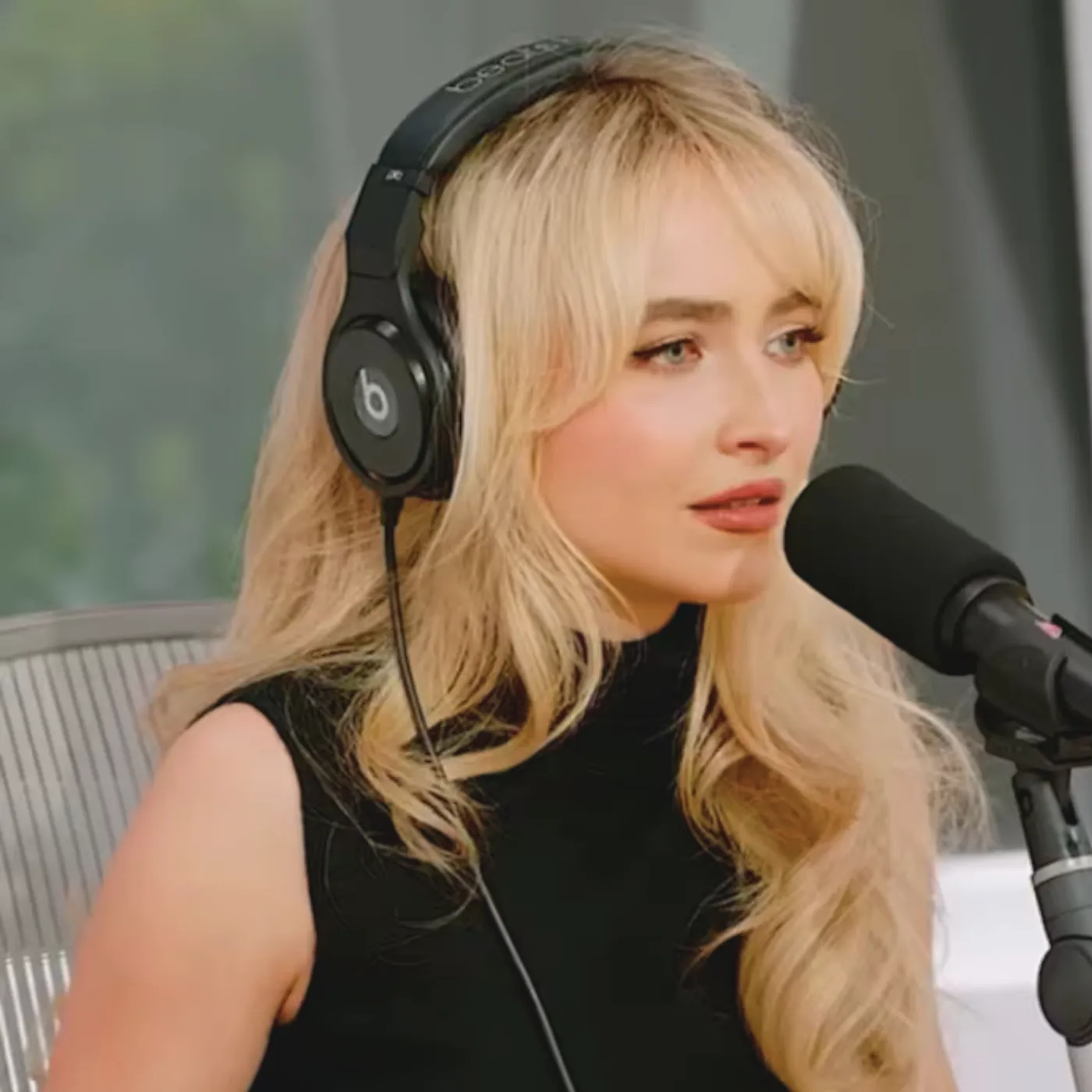 image_682d880ea2636 Behind Sabrina Carpenter’s Smile is the Untold Story That’s Shaking the Internet