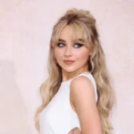Behind Sabrina Carpenter’s Smile is the Untold Story That’s Shaking the Internet 1 Behind Sabrina Carpenter’s Smile is the Untold Story That’s Shaking the Internet