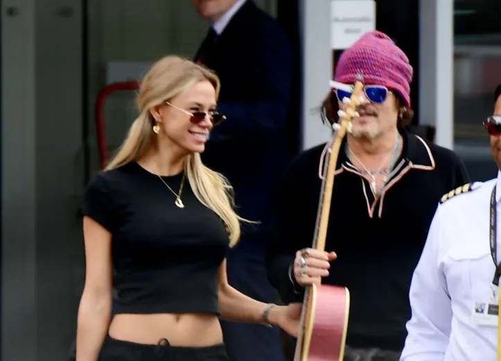 Love Still Burns Bright: Johnny Depp and His 33-Year-Younger Girlfriend Enjoy Life in New York 19 Love Still Burns Bright: Johnny Depp and His 33-Year-Younger Girlfriend Enjoy Life in New York