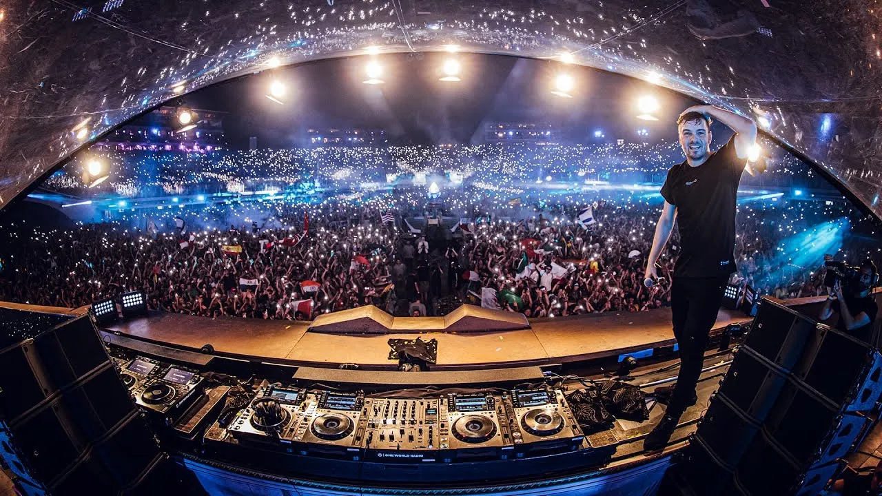 image_68302075a4056 Martin Garrix & Lauv break hearts with their acoustic version: 'You're driving me mad.. 💔'