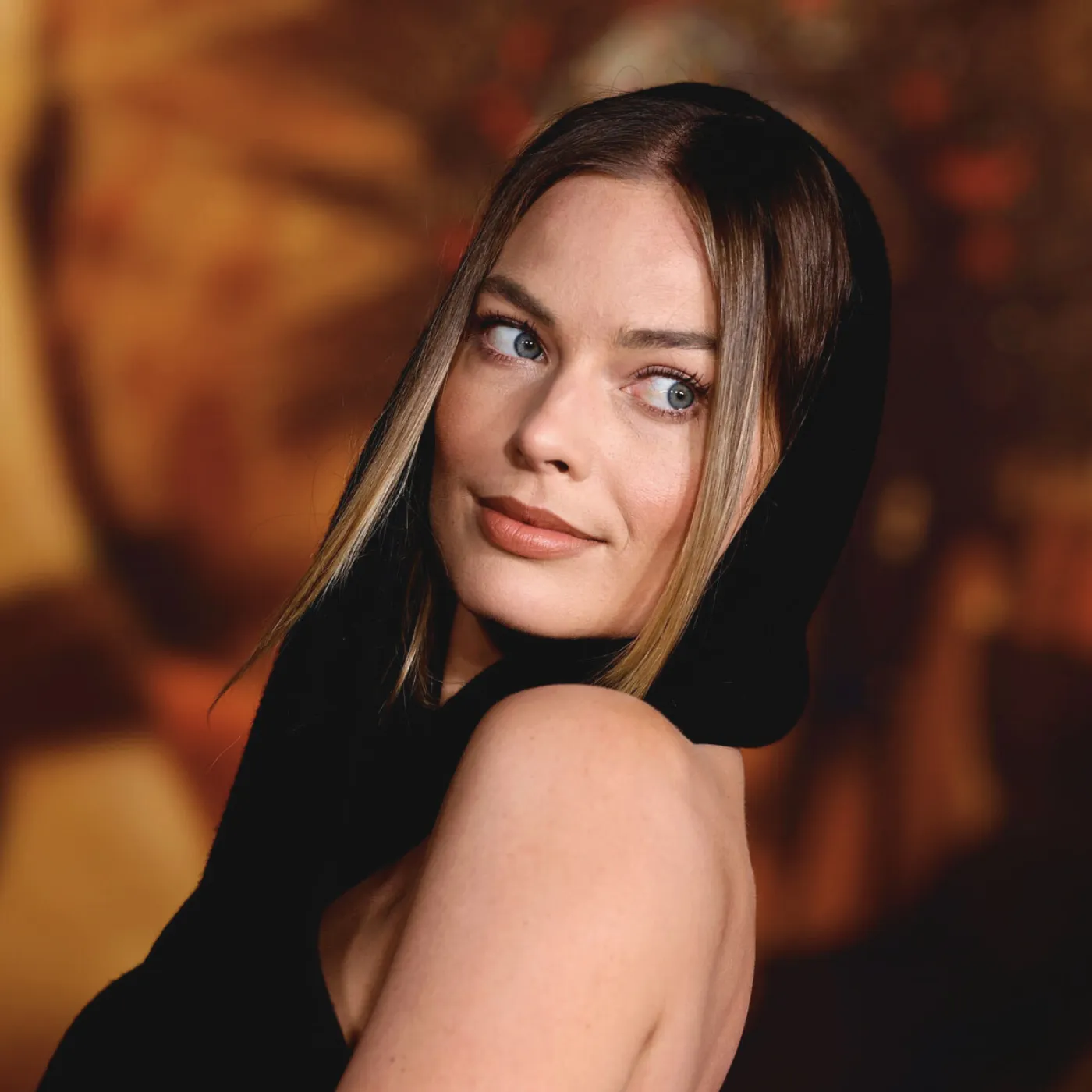 image_68302bcead128 In Sirens, Margot Robbie Drops a Jaw-Dropping Bombshell