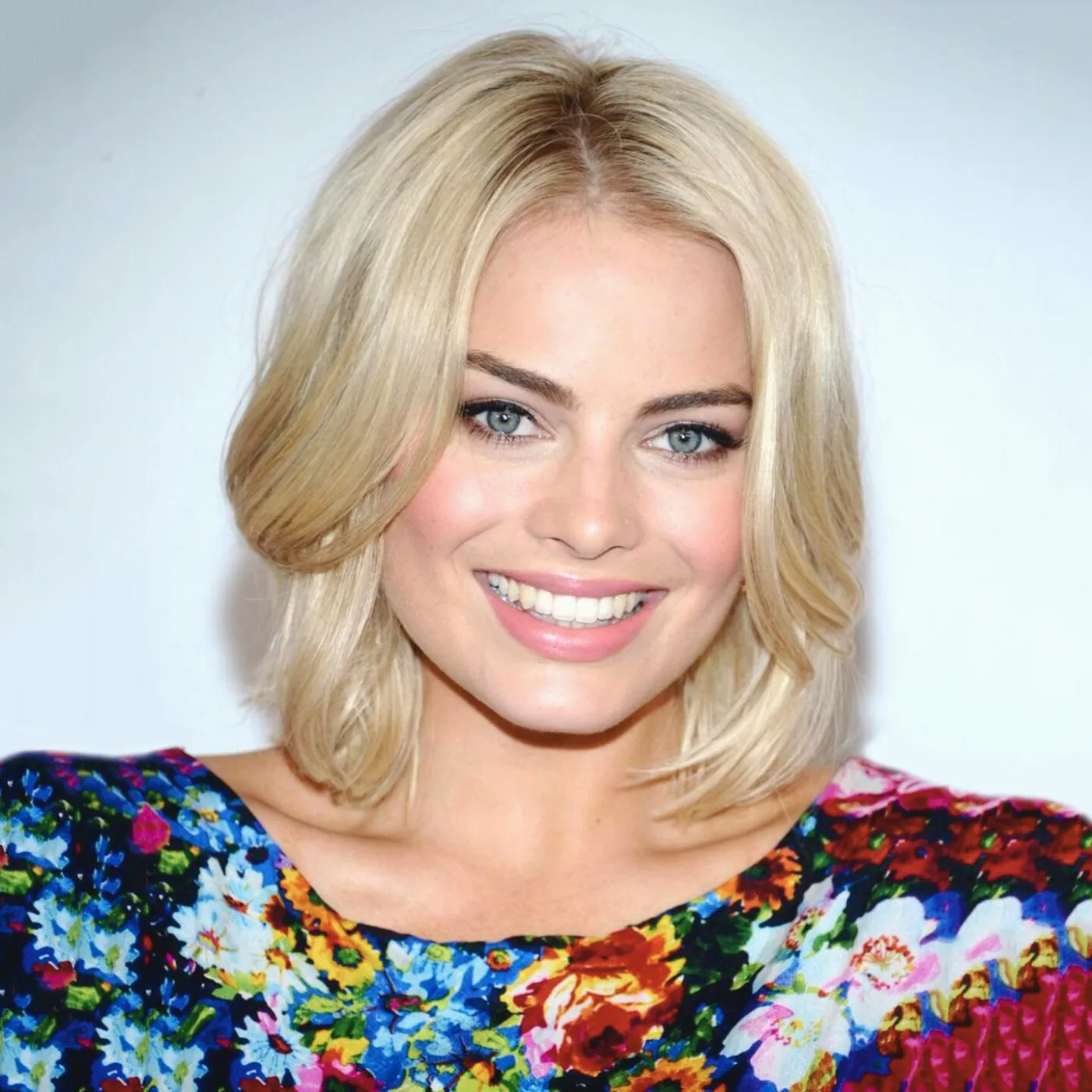 In Sirens, Margot Robbie Drops a Jaw-Dropping Bombshell