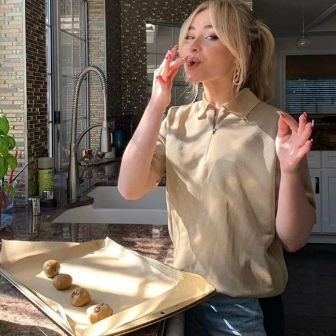 You Won’t Believe What Sabrina Carpenter Orders When No One’s Watching
