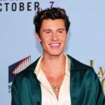 Shawn Mendes and Robert Irwin Were Caught Doing What Off-Camera? 1 Shawn Mendes and Robert Irwin Were Caught Doing What Off-Camera?