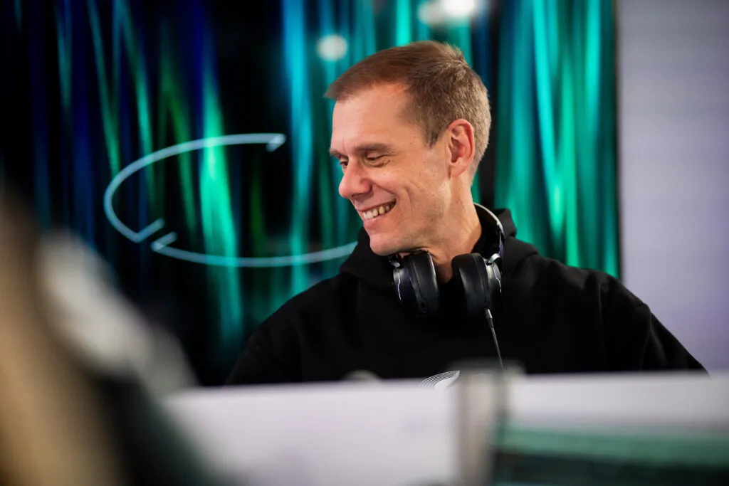 image_6833ce7adda77 Listen once and you won't forget: Armin van Buuren is enchanted by the captivating sounds of F1! Will there be a new song?