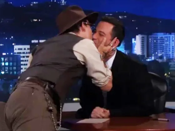 image_68340a1ce74a7 Why did Johnny Depp kiss men on television? The answer surprised everyone.