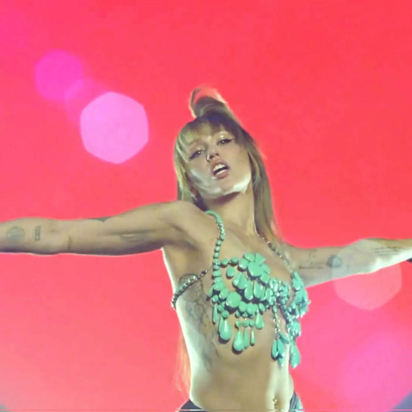 image_683569ece6dc0 Explosive Revelations Naomi Campbell Made About Miley Cyrus That Sparked Chaos